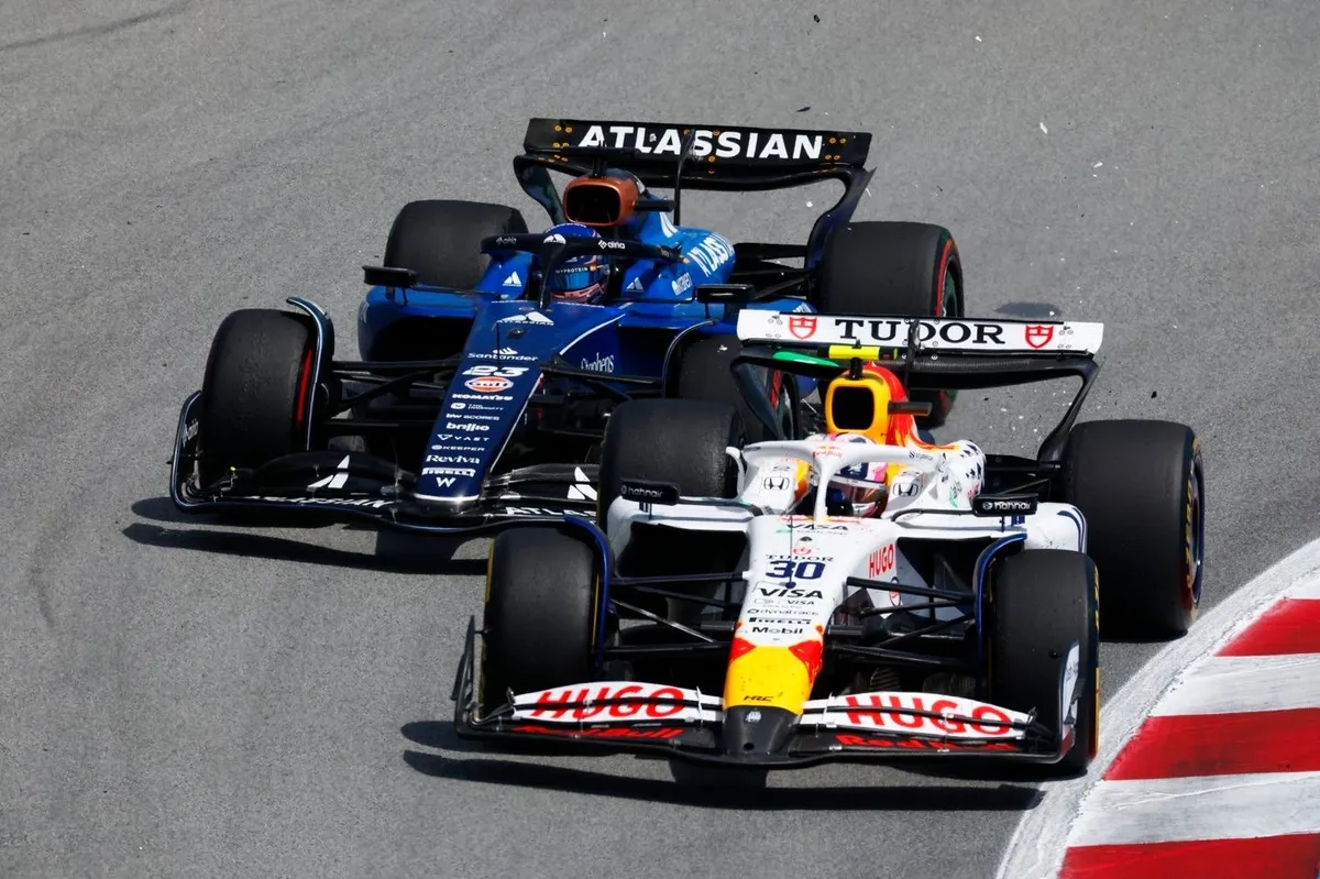 Mengapa Alex Albon Berpikir Aturan Balap F1 "Menciptakan Olahraga Kontak"