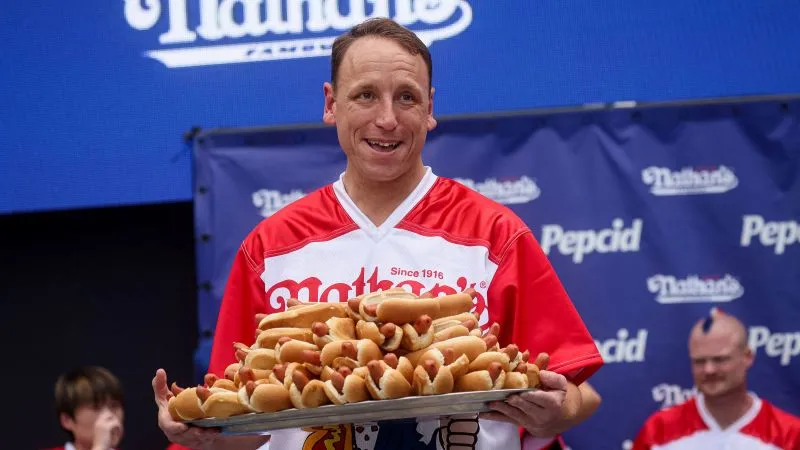 Joey Chestnut Akan Kembali ke Kontes Makan Hot Dog Nathan's Famous 4 Juli