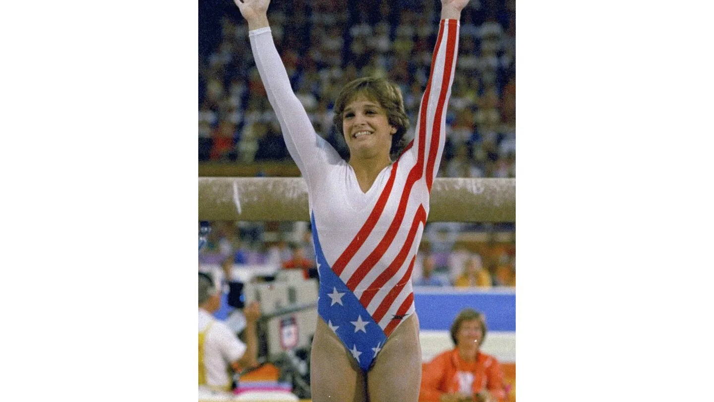 Mary Lou Retton mengaku tidak bersalah, didenda $100 karena mengemudi dalam keadaan mabuk, mengatakan dia berkomitmen untuk membuat perubahan positif