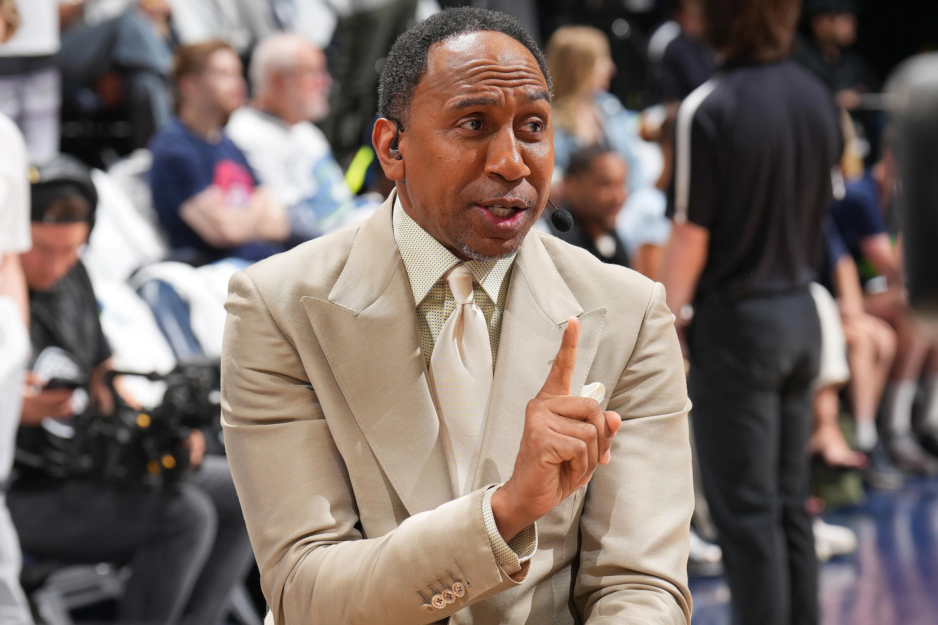 Stephen A. Smith Menanggapi Foto Solitaire Viral dari Pertandingan Final NBA ke-4