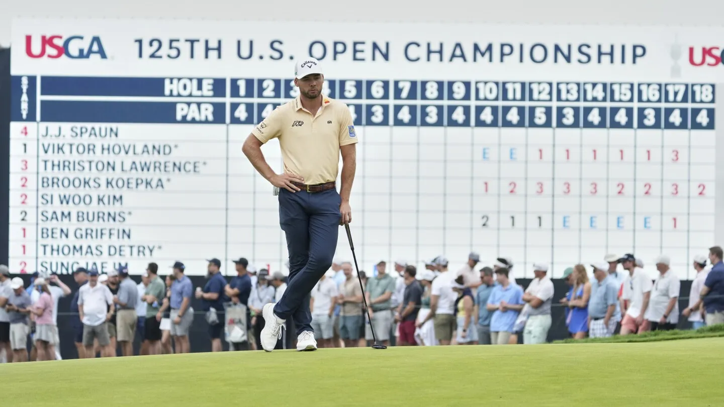 Sam Burns Pimpin US Open dengan 65 dan Hindari Bencana di Oakmont
